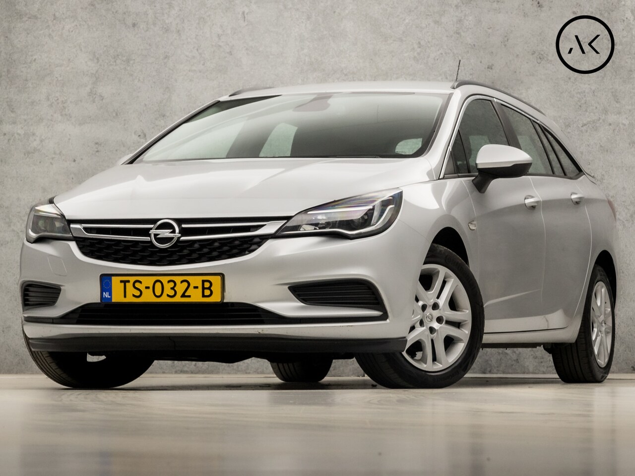 Opel Astra Sports Tourer - 1.0 Sportline (APPLE CARPLAY, NAVIGATIE, STUUR/STOELVERWARMING, PARKEERSENSOREN, SPORTSTOE - AutoWereld.nl