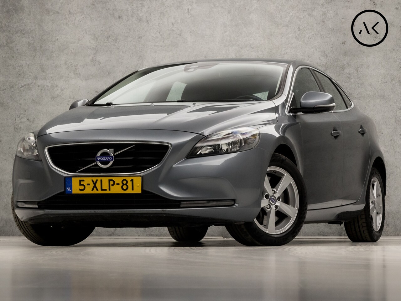 Volvo V40 - 2.0 D4 Luxury 191Pk (NAVIGATIE, CLIMATE, CAMERA, DIGITAL COCKPIT, TREKHAAK, LEDER, SPORTST - AutoWereld.nl