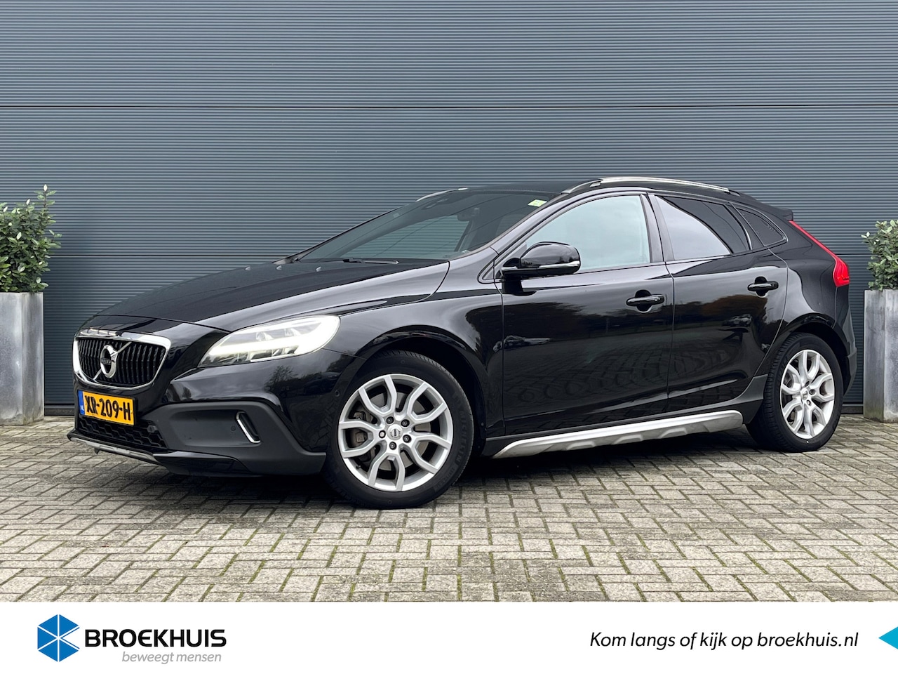 Volvo V40 Cross Country - 1.5 T3 Polar+ Luxury | Panoramadak | Harman/Kardon | Standkachel | DAB | - AutoWereld.nl