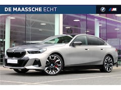 BMW i5 - eDrive40 M Sport 84 kWh / Panoramadak / Adaptief onderstel professional / Trekhaak / Parki