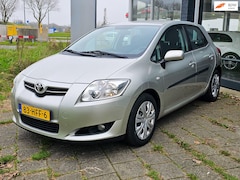 Toyota Auris - 1.4-16V Sol