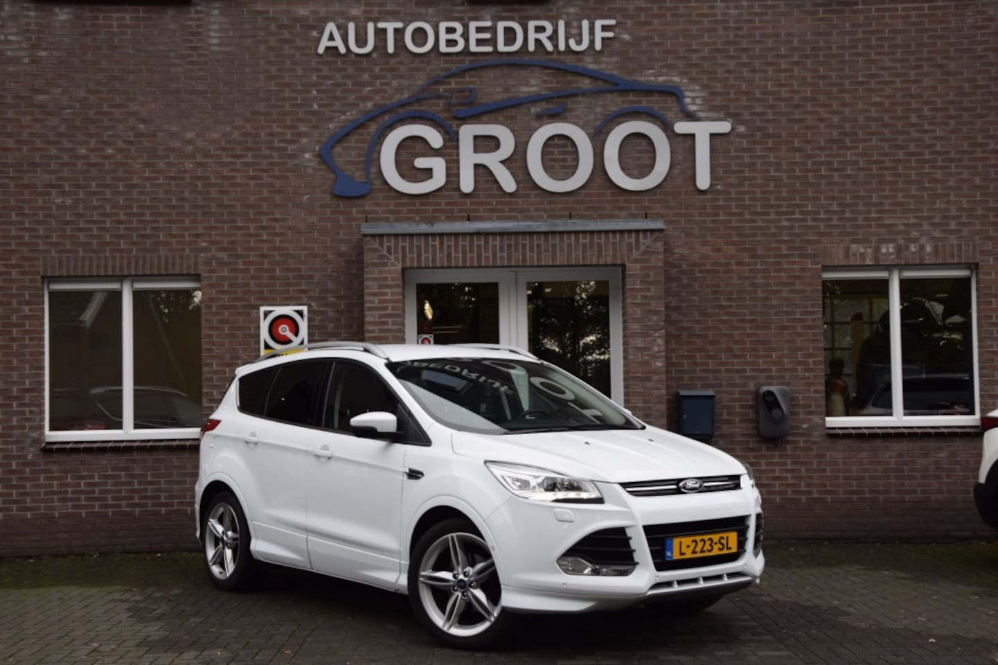 Ford Kuga - 1.5 TITANIUM PLUS! ZEER NETJES!  HELEMAAL VOL - AutoWereld.nl