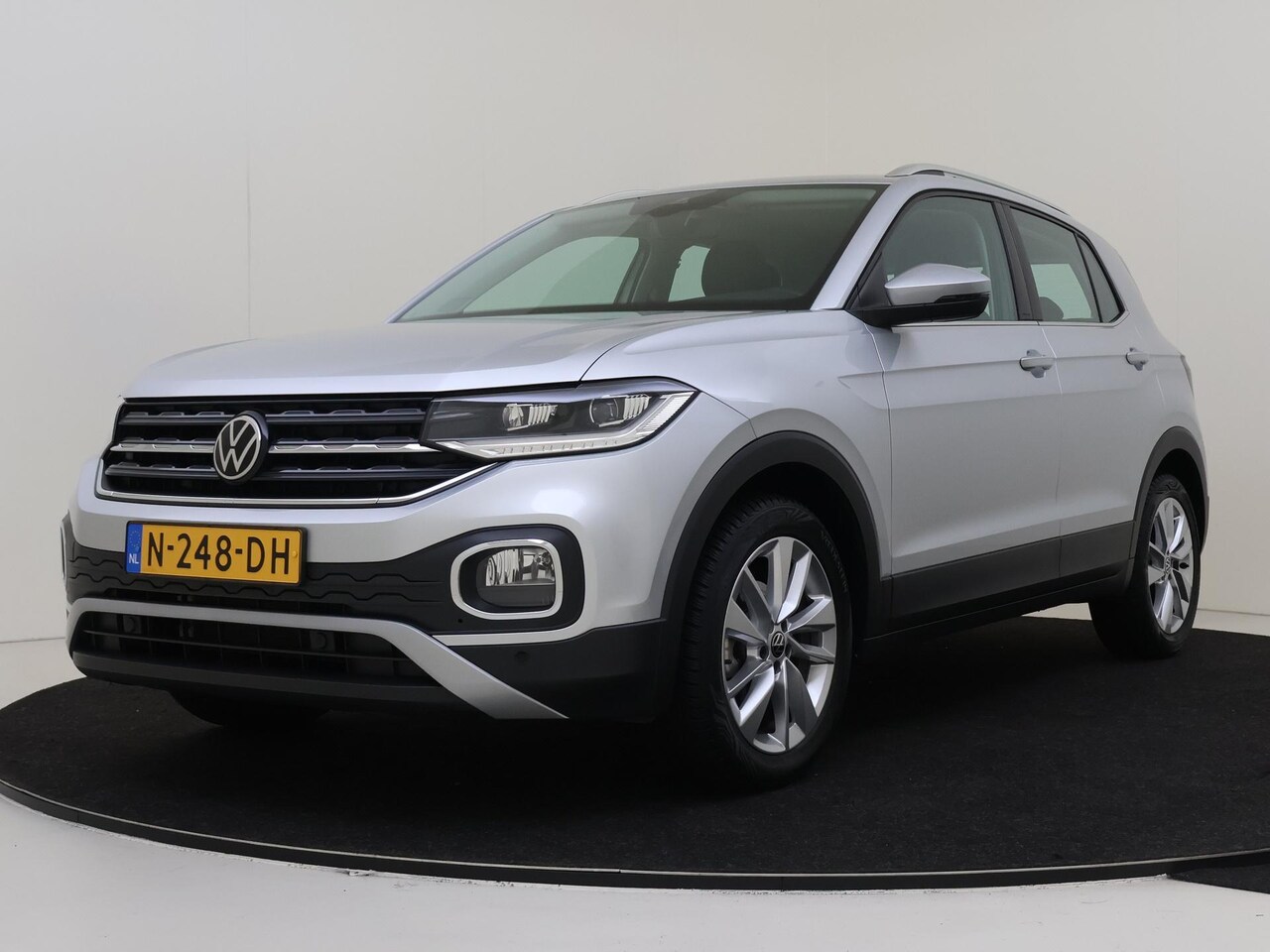 Volkswagen T-Cross - 1.0 TSI Style | Achteruitrijcamera | Navigatie | LED verlichting | CarPlay | Elektrisch in - AutoWereld.nl