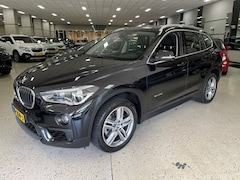 BMW X1 - 2.0i 192pk Automaat Navigatie LED Cruise PDC