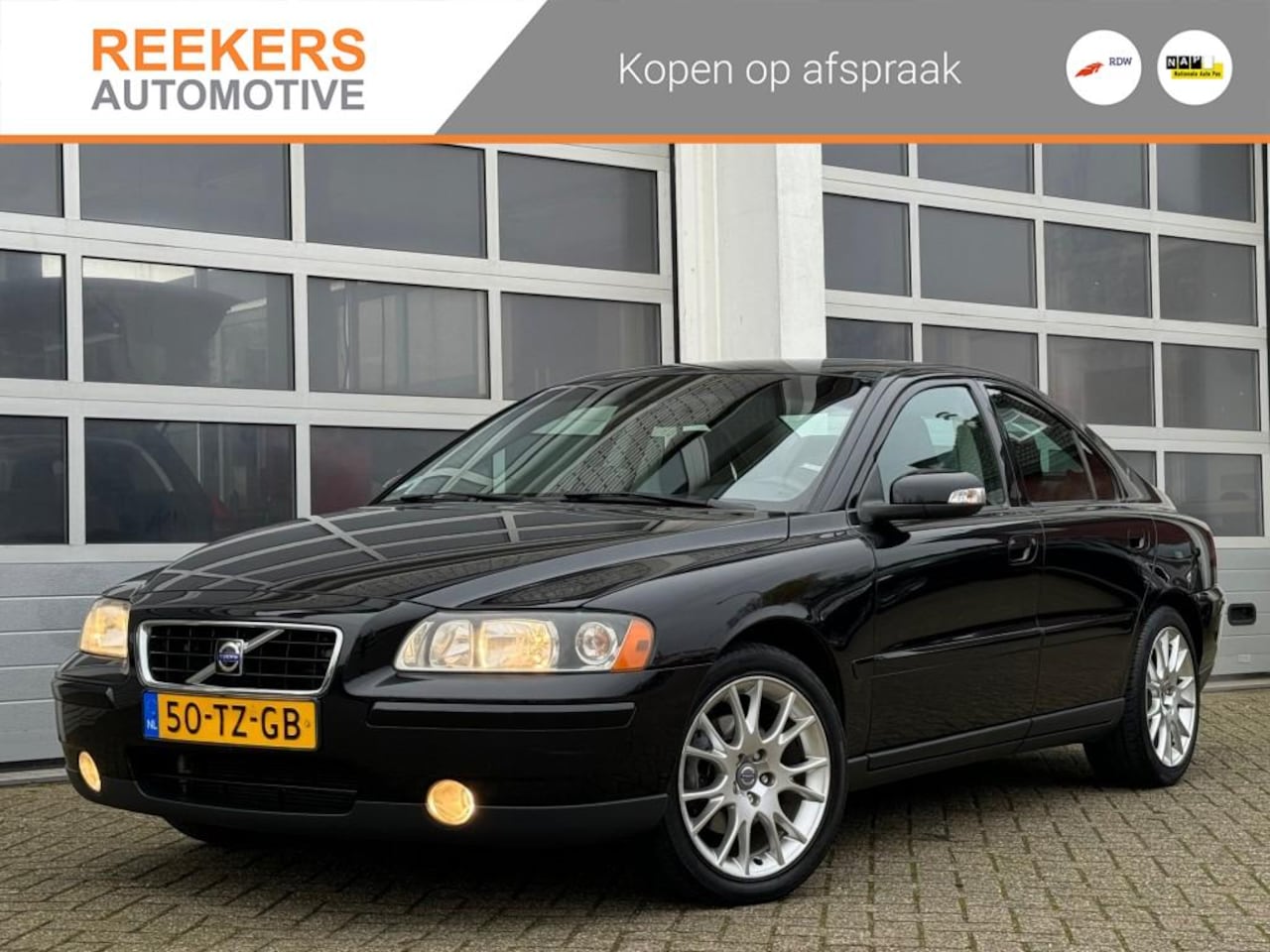 Volvo S60 - 2.4 KINETIC AUT. Zw. Leer Navi Trekhaak Org NL NW APK - AutoWereld.nl