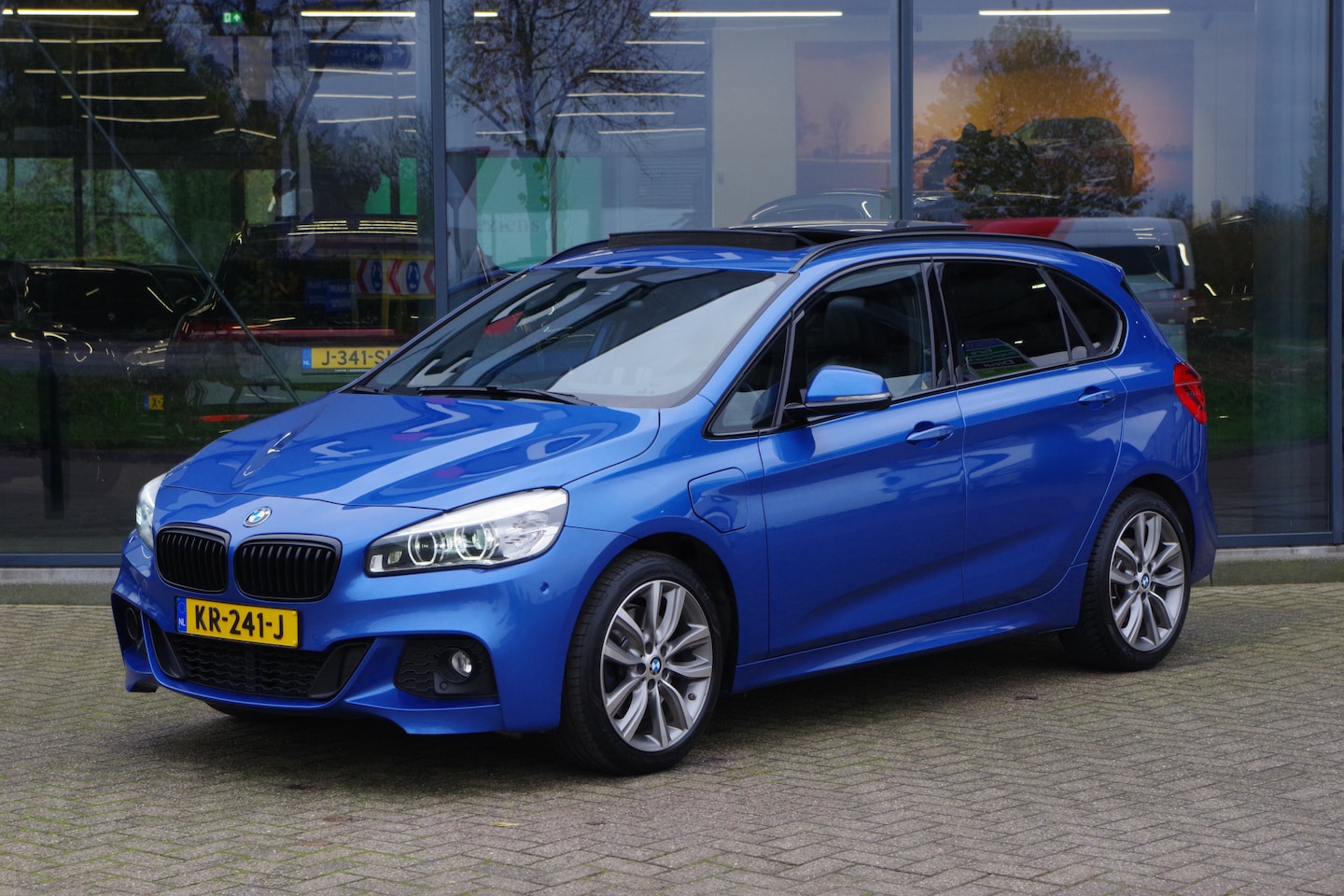 BMW 2-serie Active Tourer - 225xe iPerformance M-Sport High Executive, Panoramadak, LED, Leder, Head-Up, Navigatie - AutoWereld.nl