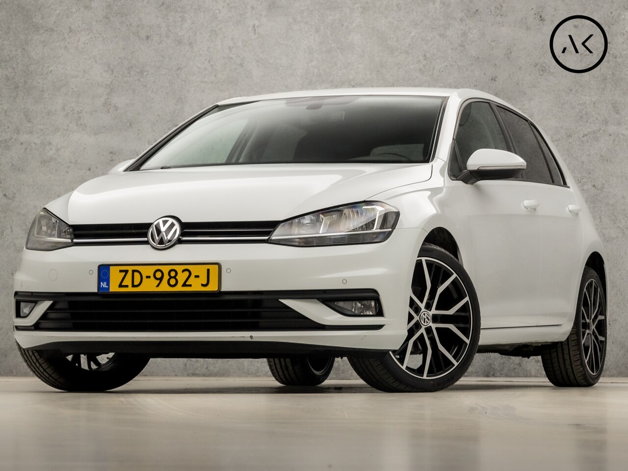 Volkswagen Golf - 1.0 TSI Sportline (APPLE CARPLAY, GROOT NAVI, ADAPTIVE CRUISE, CLIMATE, GETINT GLAS, LM VE - AutoWereld.nl