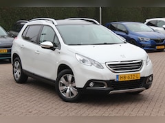 Peugeot 2008 - 1.2 PureTech Style / NL Auto / Panoramadak / Navigatie / Parkeerhulp achter / 16'' / Cruis