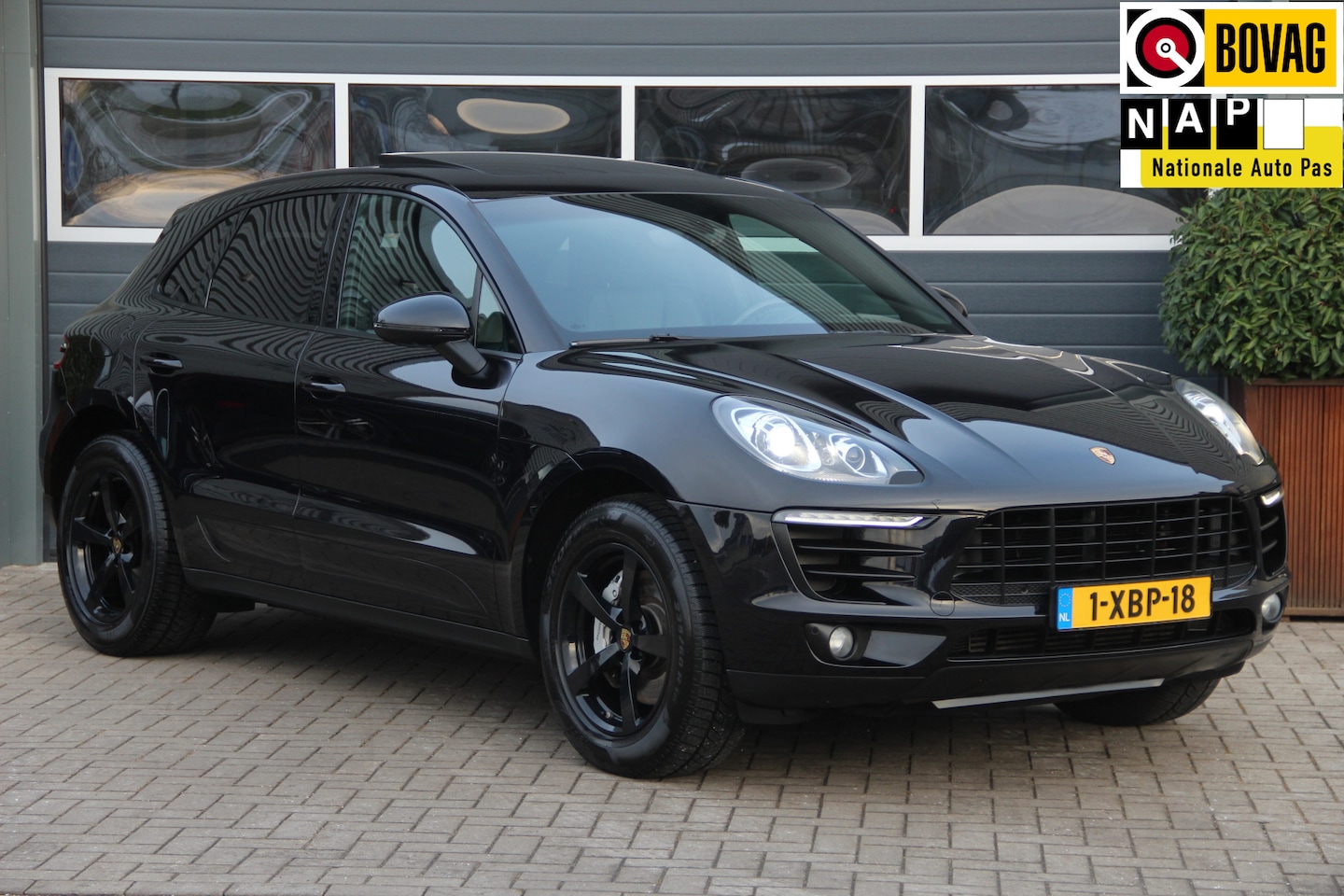 Porsche Macan - 3.0 D S NL Auto | Luchtvering | Panodak |  Bi-Xenon | Keyless-Go | Camera | Stoelverw | Bo - AutoWereld.nl