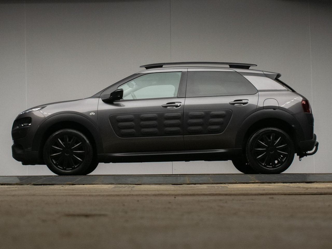 Citroën C4 Cactus - 1.2 PureTech Feel Sport (APPLE CARPLAY,CRUISE,PDC,TREKHAAK,LED,BLUETOOTH,SPORTSTOELEN,NETT - AutoWereld.nl