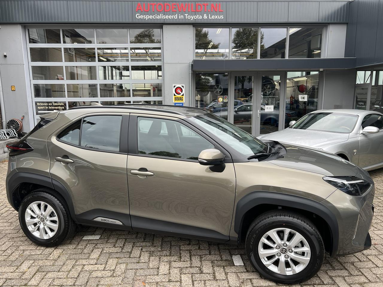 Toyota Yaris Cross - 1.5 Hybrid Business A/T + FABRIEKSGARANTIE - AutoWereld.nl