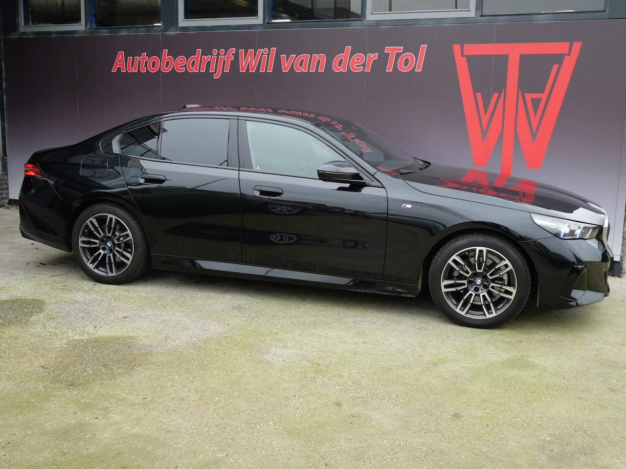 BMW 5-serie - 520i M-SPORT | PANORAMA | H.U.D. | A.C.C. | HARMAN KARDON | FABRIEKSGARANTIE!! - AutoWereld.nl