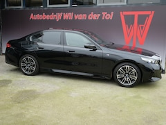 BMW 5-serie - 520i M-SPORT | PANORAMA | H.U.D. | A.C.C. | HARMAN KARDON | FABRIEKSGARANTIE