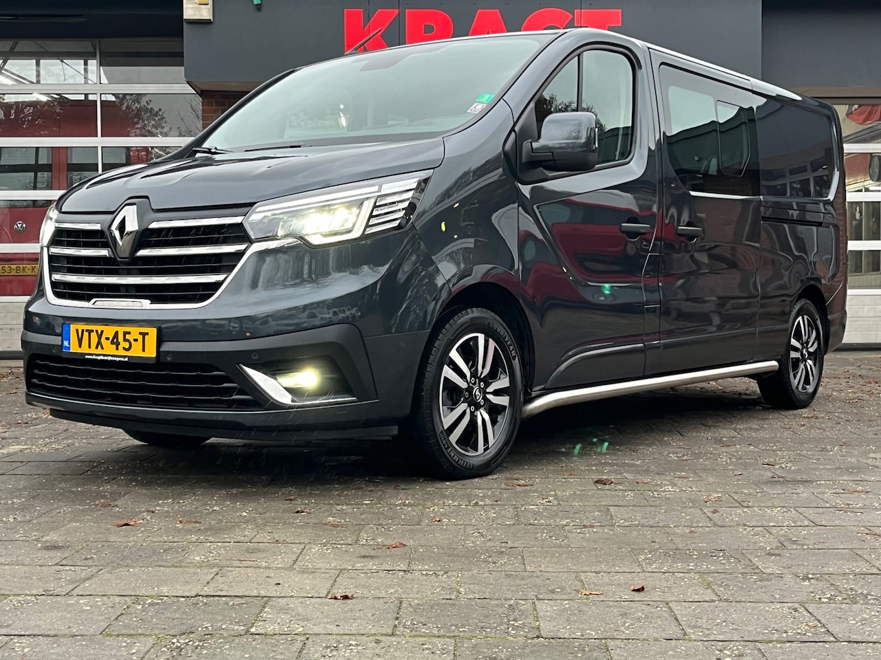 Renault Trafic - 2.0 dCi 170 T29 L2H1|NAP|AUTOMAAT|airco|cruise|achteruitrijcamera|vijf zitplaatsen|trekhaa - AutoWereld.nl