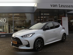 Toyota Yaris - 1.5 HYBRID GR SPORT PANODAK DODEHOEK ALL SEASONS PARK.SENSOREN V+A KEYLESS HEAD UP STOEL &