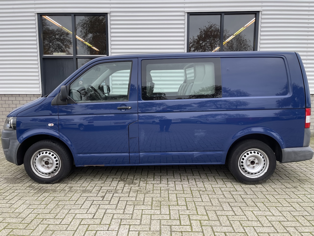 Volkswagen Transporter - 2.0 TDI L1H1 T800 DC 5 persoons Budgetline / te koop zo mee € 5.950 ex btw / bijna youngti - AutoWereld.nl