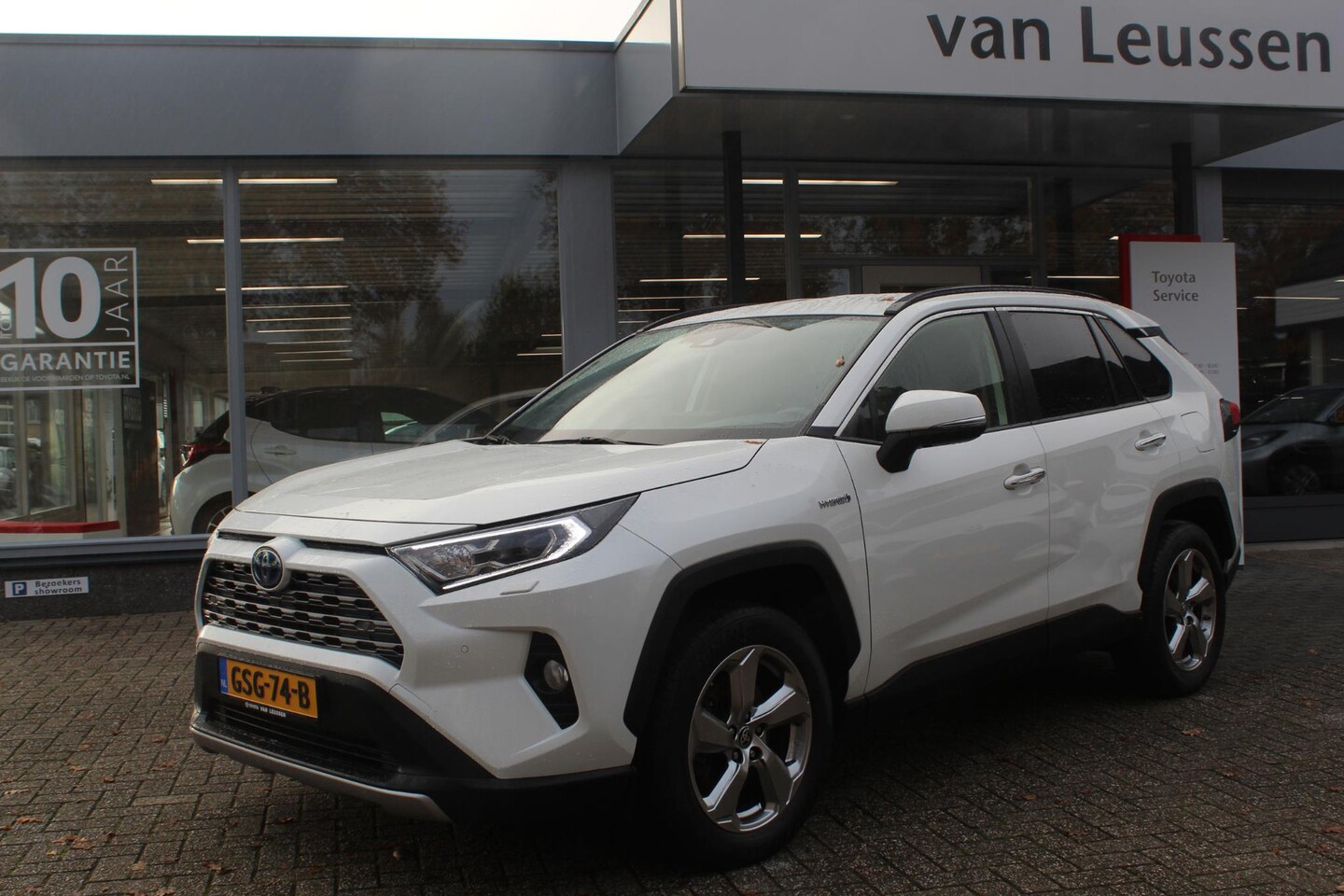 Toyota RAV4 - 2.5 HYBRID AWD EXECUTIVE APPLE/ANDROID JBL-AUDIO TREKHAAK LEER AD-CRUISE KEYLESS STOEL/STU - AutoWereld.nl