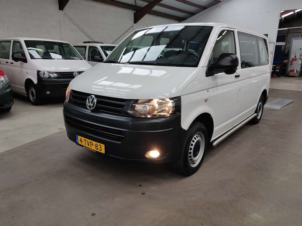 Volkswagen Transporter Kombi - PERSONENBUS AUTOM 2.0 TDI 140PK - AutoWereld.nl