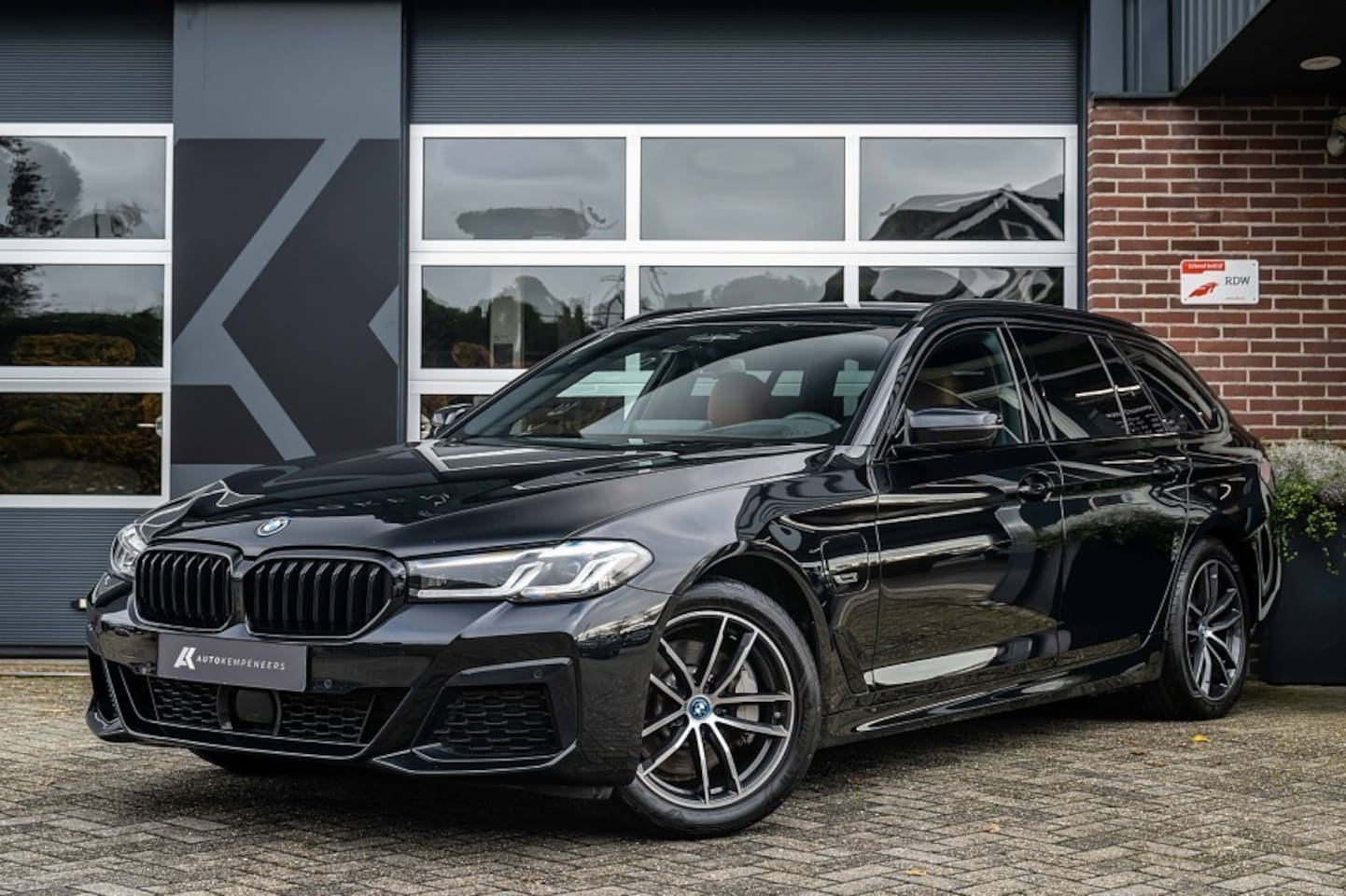 BMW 5-serie Touring - 530e xDrive M Sport Shadow | Head-Up | HIFI | Trekhaak | Adapt. Led | Driving Ass. Prof. | - AutoWereld.nl