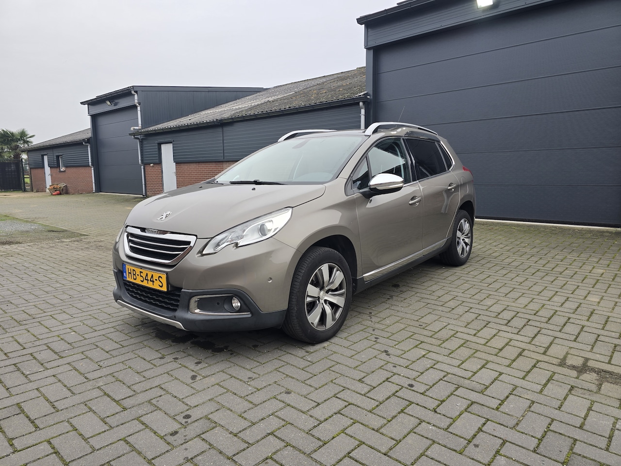 Peugeot 2008 - 1.2 PureTech Allure - AutoWereld.nl