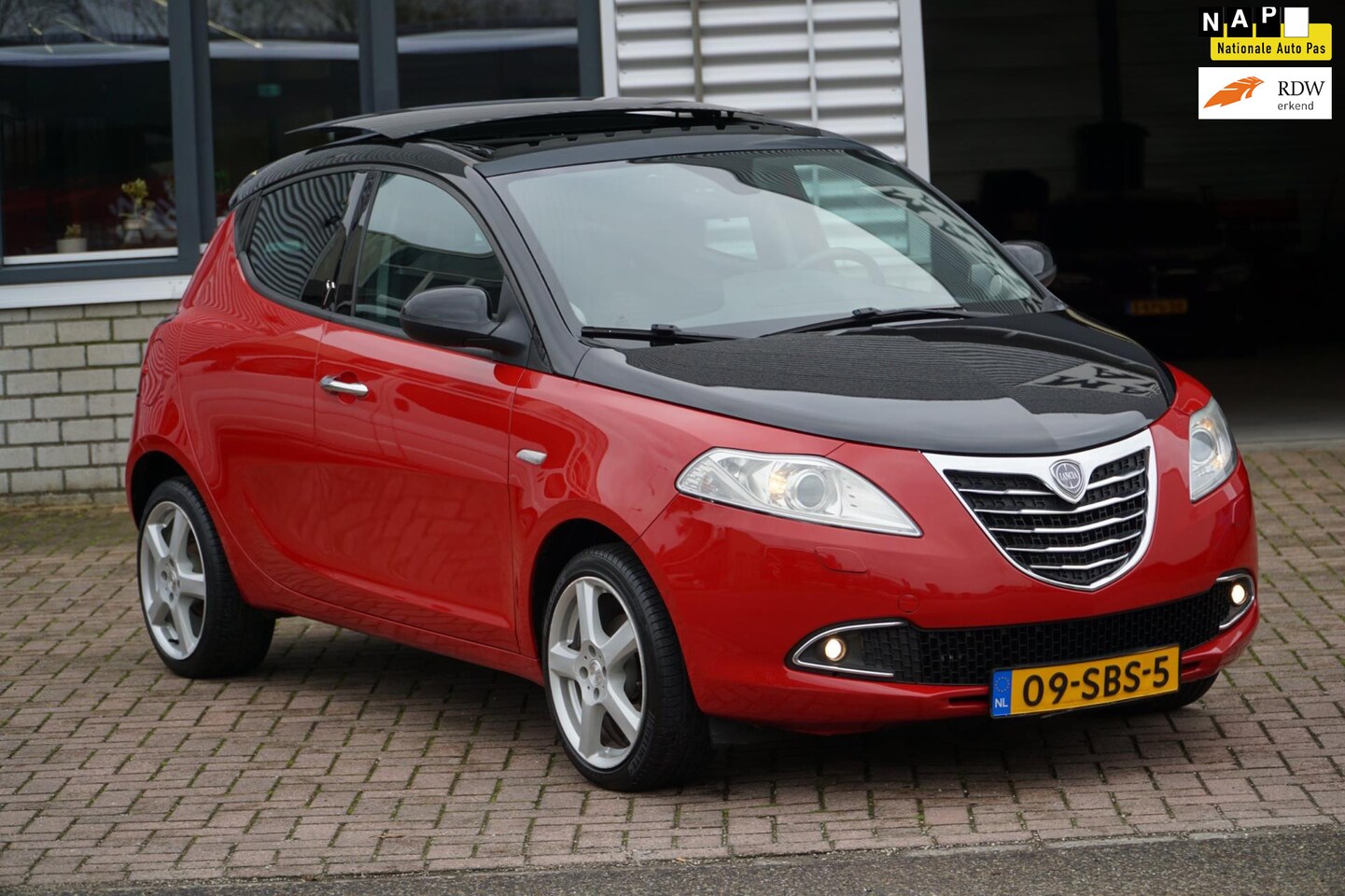 Lancia Y(psilon) - Ypsilon 0.9 TwinAir Silver PANO CRUISE - AutoWereld.nl