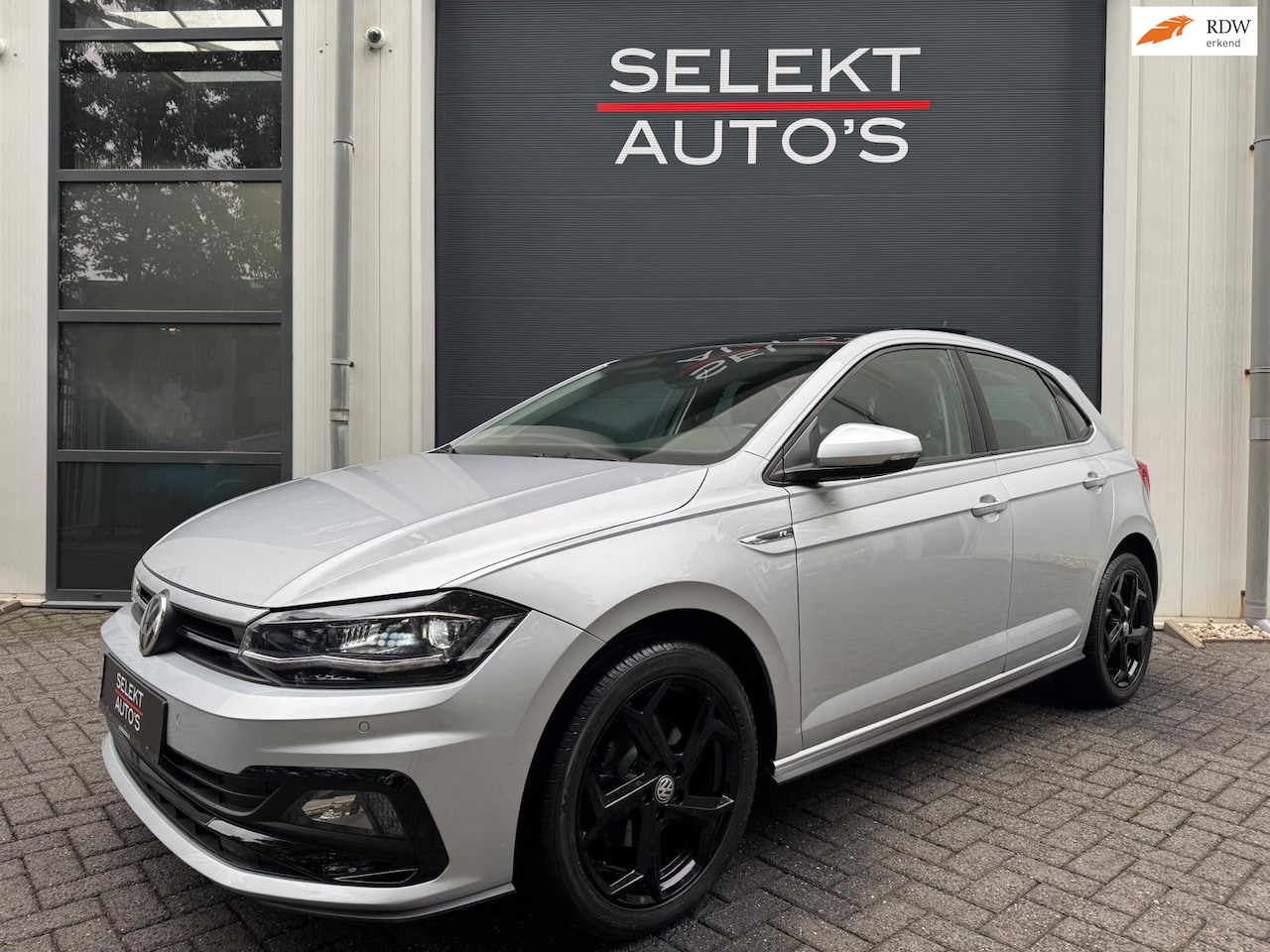 Volkswagen Polo - 1.0 TSI R-Line 116 Pk DSG Panoramdak/LED/Camera/Key Less/Virtual/Climate/ACC/Stoelverwarmi - AutoWereld.nl