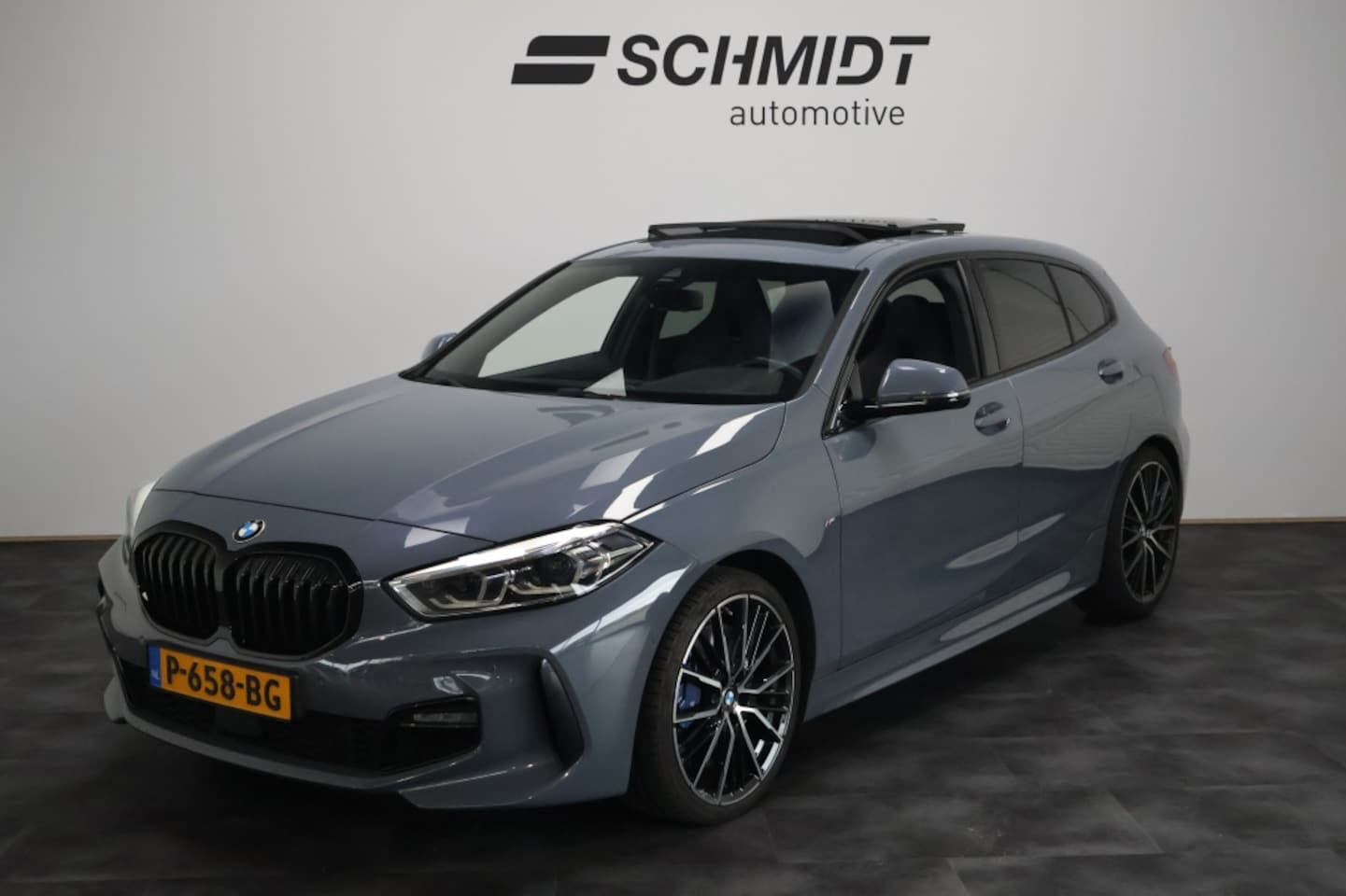 BMW 1-serie - 118i M-Sport | Schaalstoelen | Panoramadak - AutoWereld.nl