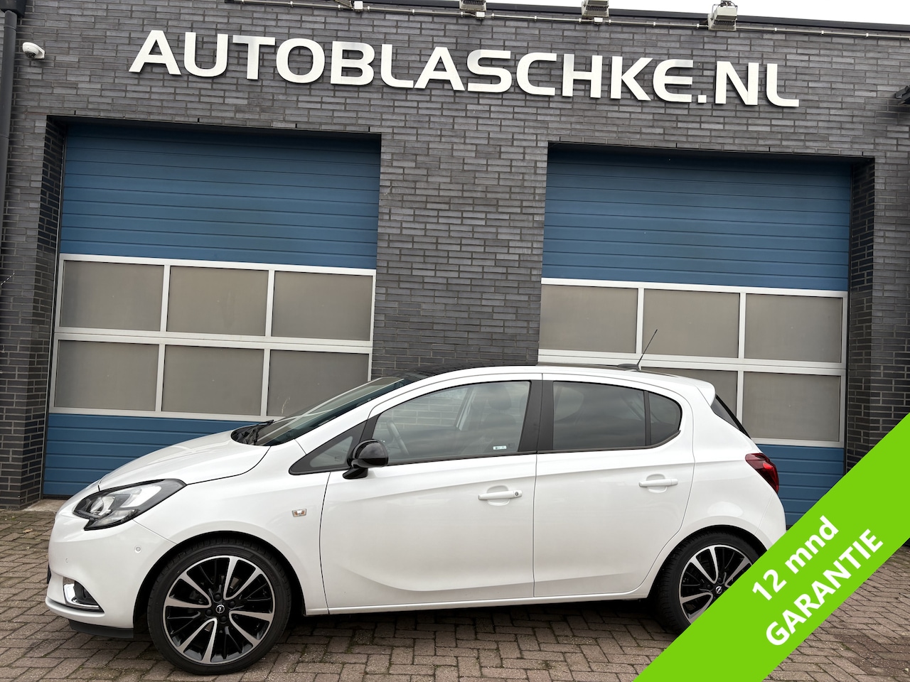 Opel Corsa - 1.4 Online Edition 1.4 Online Edition, stuur/stoel/voorruit verwarming, airco - AutoWereld.nl