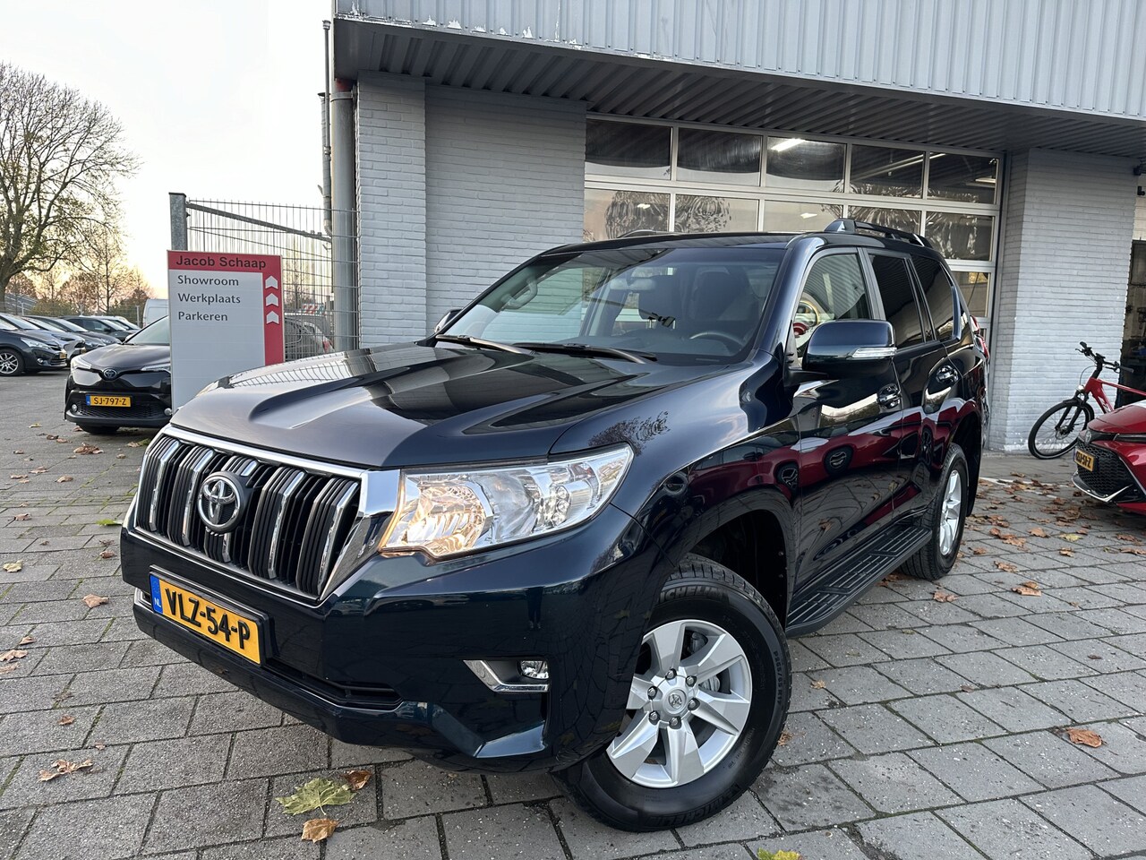 Toyota Land Cruiser - 2.8 D-4D-F Comfort Window Van 2.8 D-4D-F Comfort Window Van - AutoWereld.nl