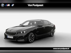 BMW 5-serie - Sedan 520i | M Sportpakket | Glazen panoramadak | Comfort Access