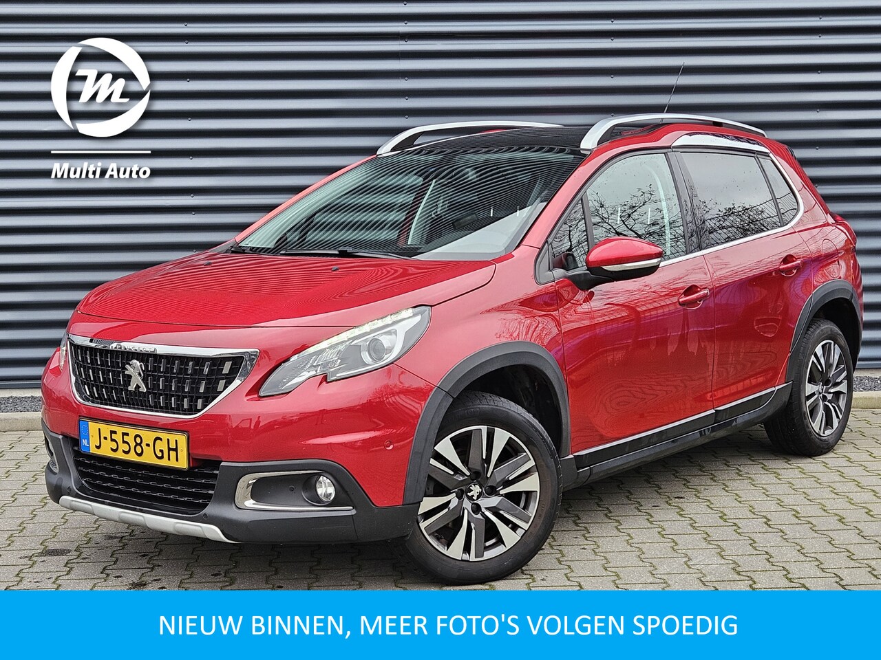 Peugeot 2008 - 1.2 PureTech Allure 110pk | Panodak | Trekhaak | Navi Full Map | Camera | Apple Carplay | - AutoWereld.nl