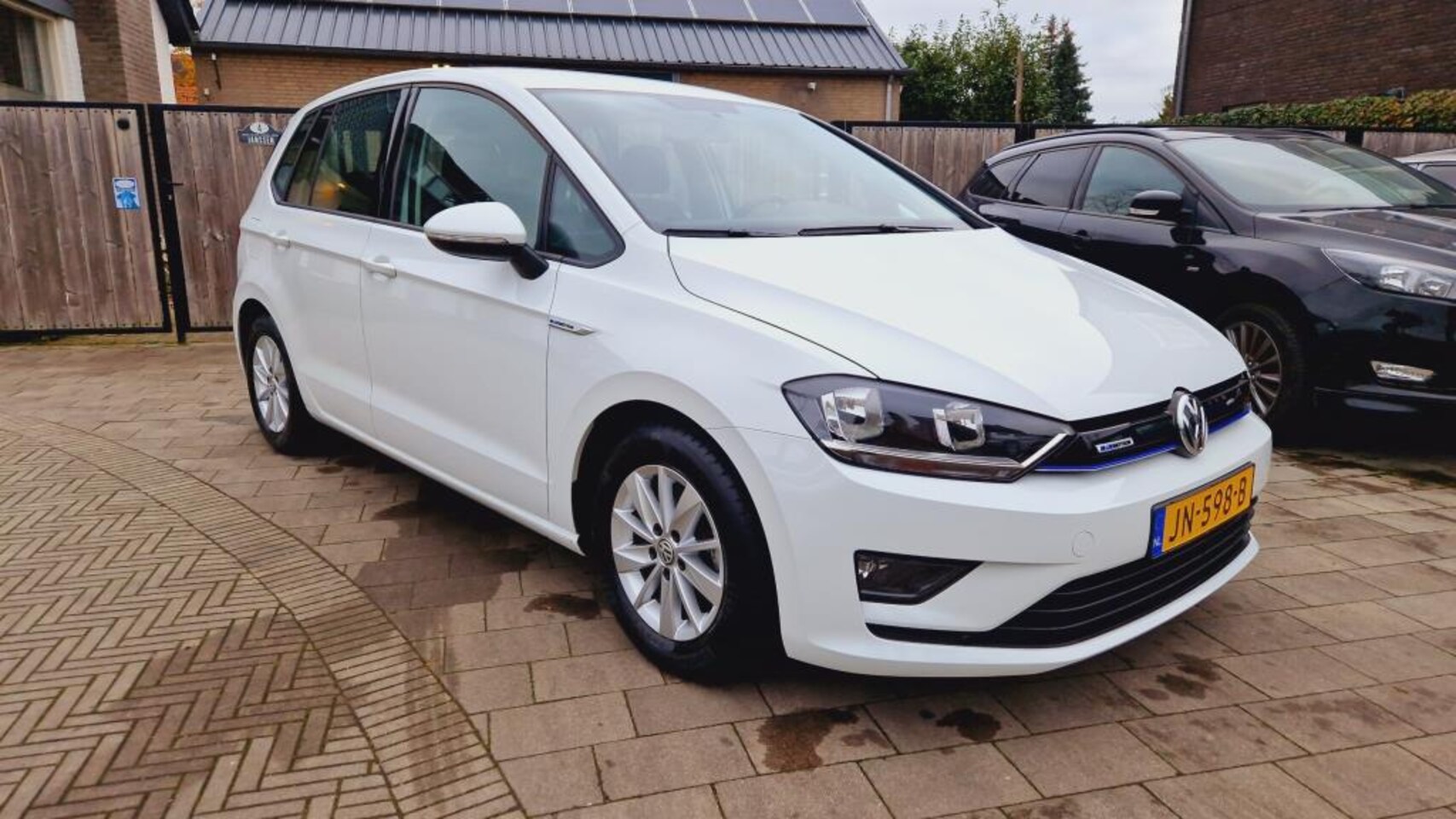 Volkswagen Golf Sportsvan - 1.0 TSI 38.000km! - AutoWereld.nl