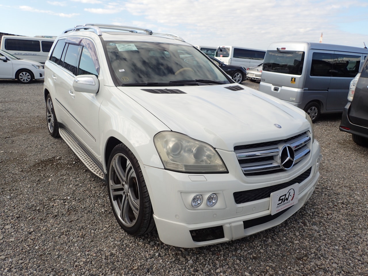 Mercedes-Benz GL-klasse - 500 youngtimer, fiscaal waarde € 12.000,- onderweg naar Nederland, reservering mogelijk - AutoWereld.nl