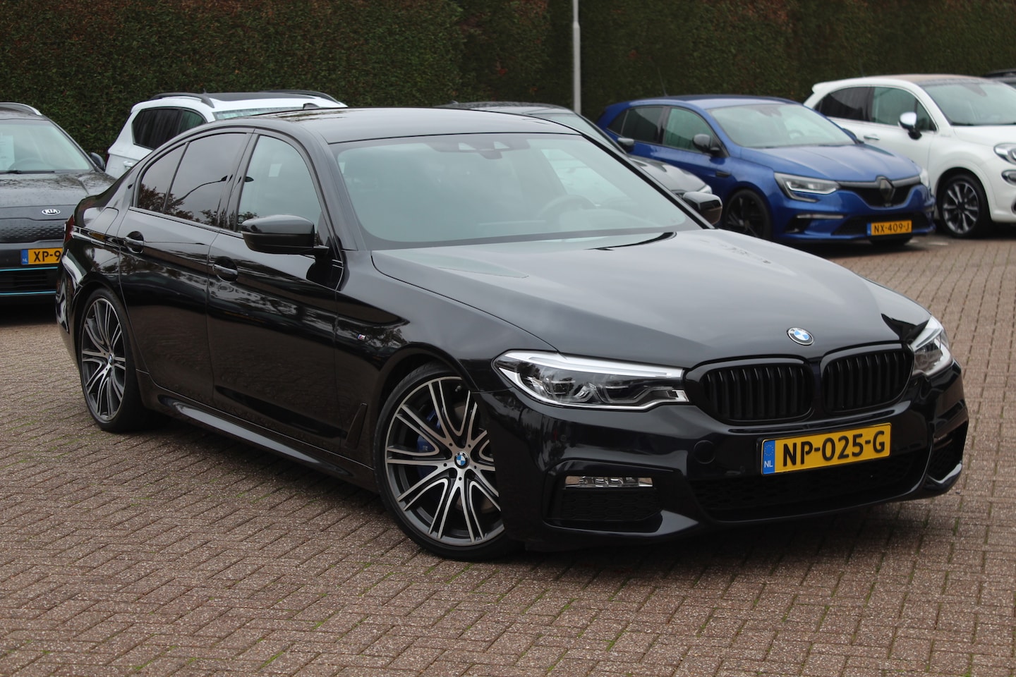 BMW 5-serie - 540i High Exe. M Sport / Leder / Head-up / 20'' / Parkeerhulp V+A / Getint glas / Navigati - AutoWereld.nl