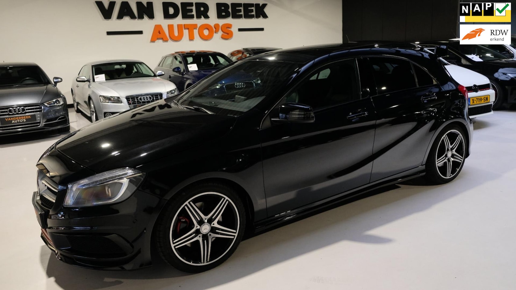 Mercedes-Benz A-klasse - 250 Sport A45 uitgevoerd|Leder|Panorama dak - AutoWereld.nl