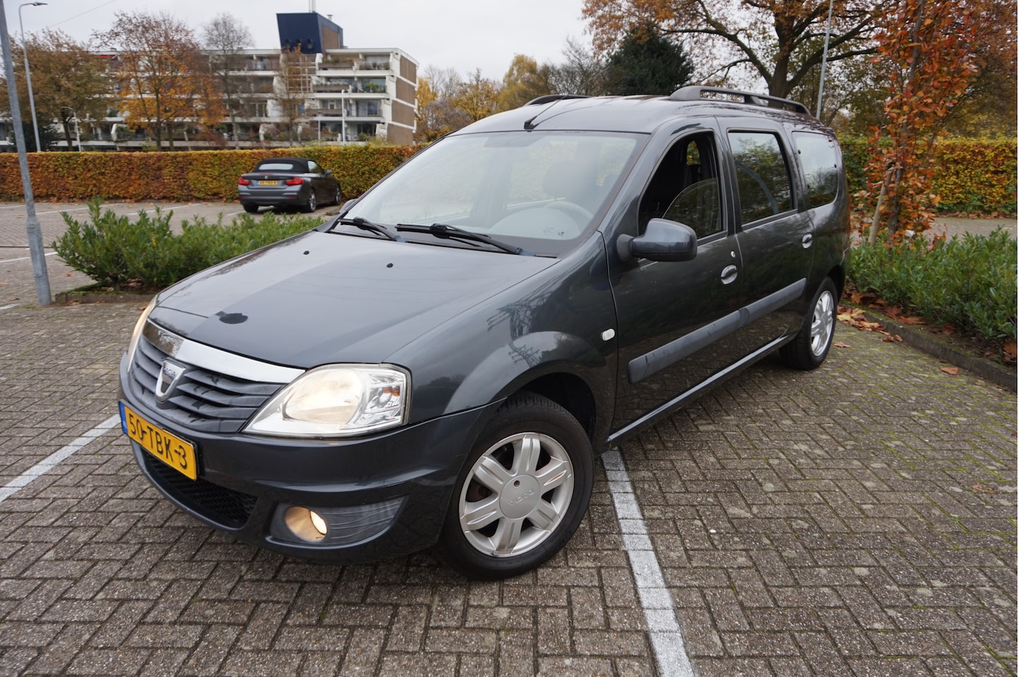 Dacia Logan MCV - 1.6-16V Lauréate 7persoons airco, trekhaak. - AutoWereld.nl