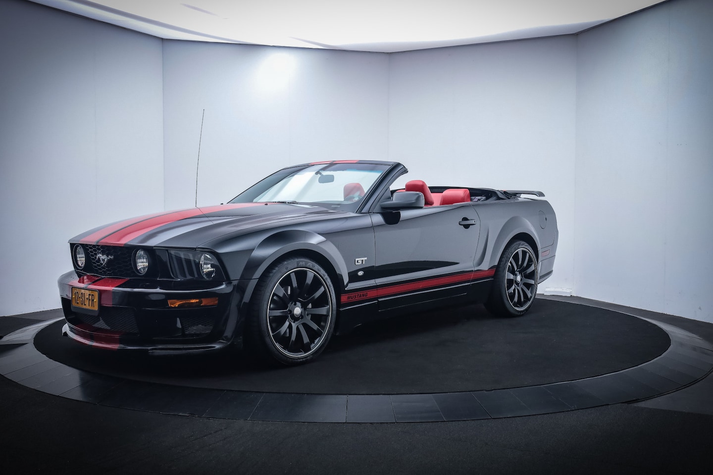 Ford Mustang - USA Cabrio 4.6 V8 305Pk GT LEDER/LMV 20''/AIRCO/CRUISE - AutoWereld.nl