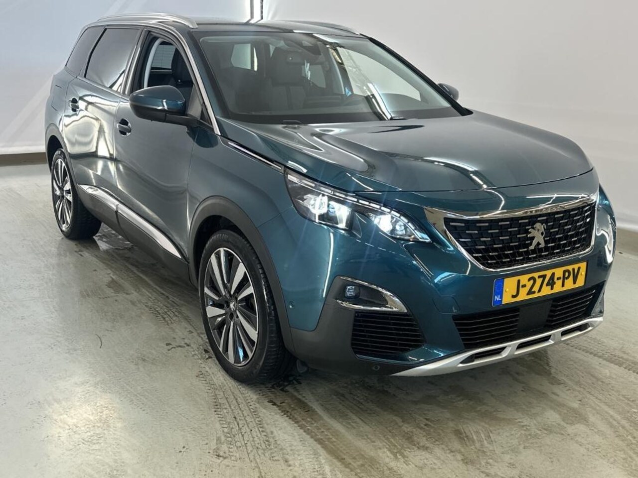 Peugeot 5008 - 1.2 PureTech Blue Lease Premium Avantage VERWACHT | Navigatie | Camera | 7persoons - AutoWereld.nl