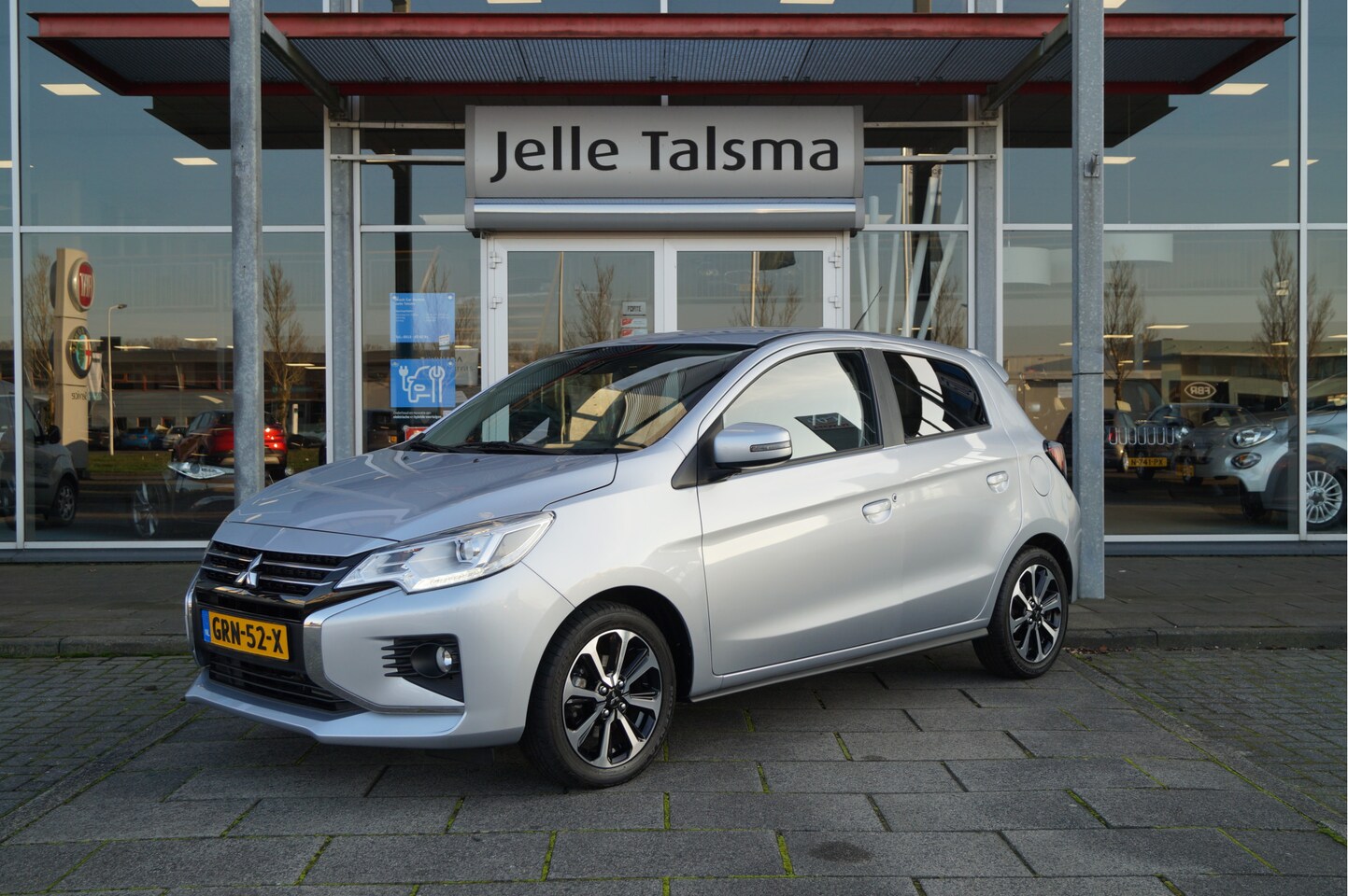 Mitsubishi Space Star - 1.2 Instyle | Climate Control | Achteruitrijcamera | Stoelverwarming | 15" Lichtmetalen Ve - AutoWereld.nl