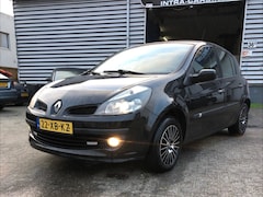 Renault Clio - 1.6-16V Exception. 5 deurs, Airco, Half lederen bekleding, Electr pakket enz. Keurig nette