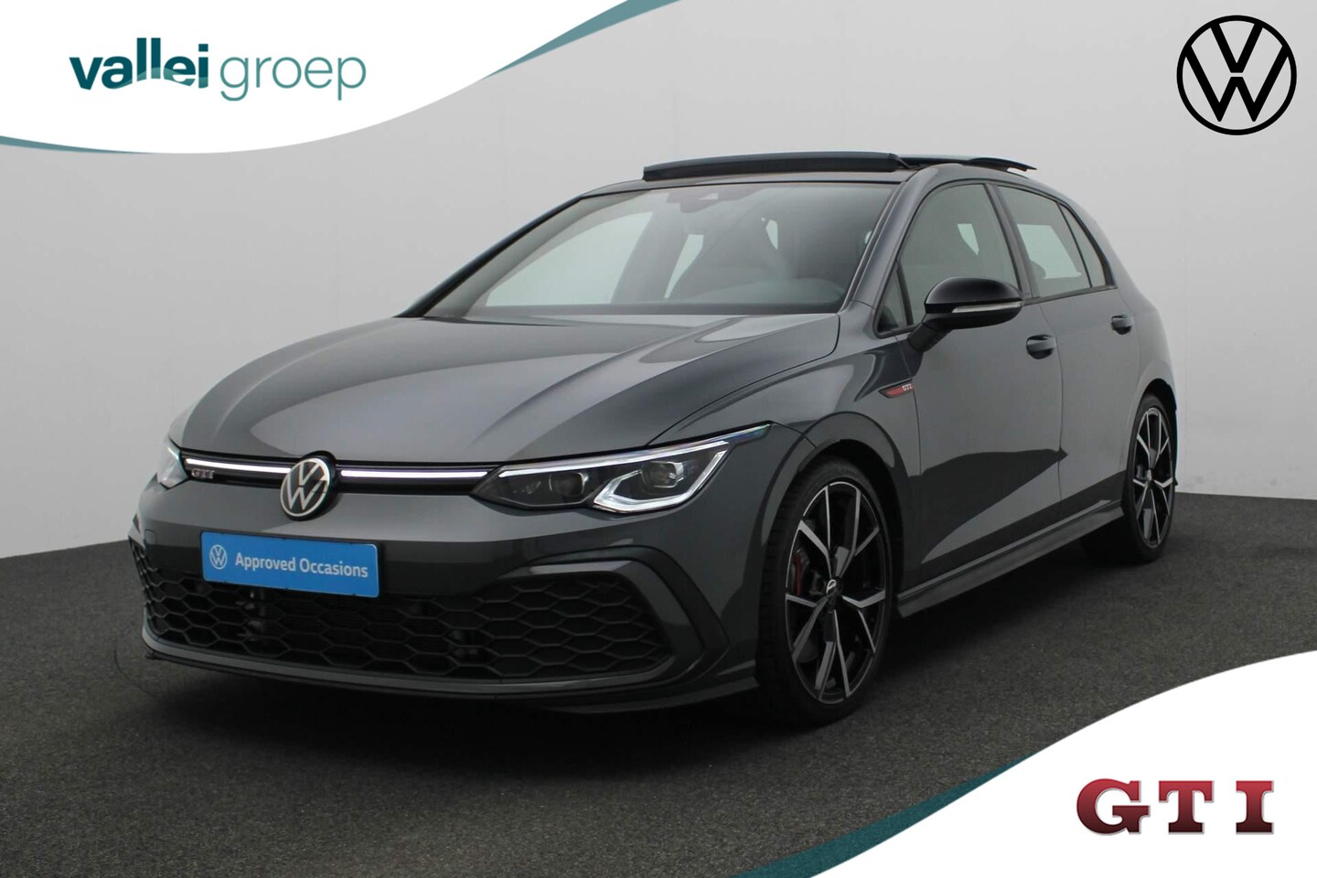 Volkswagen Golf - 2.0 TSI 245PK DSG GTI Black Style | Pano | Trekhaak | 19 inch | IQ Light | Camera | ACC - AutoWereld.nl