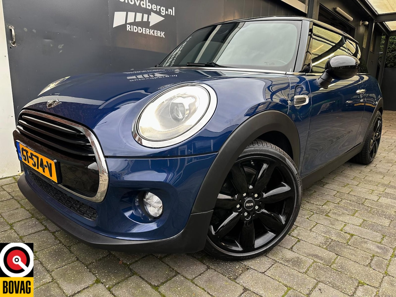 MINI Cooper - Mini 1.5 Chili Business Automaat dubbel Pano | Navigatie | Xenon | 18 inch | Sportstoelen - AutoWereld.nl