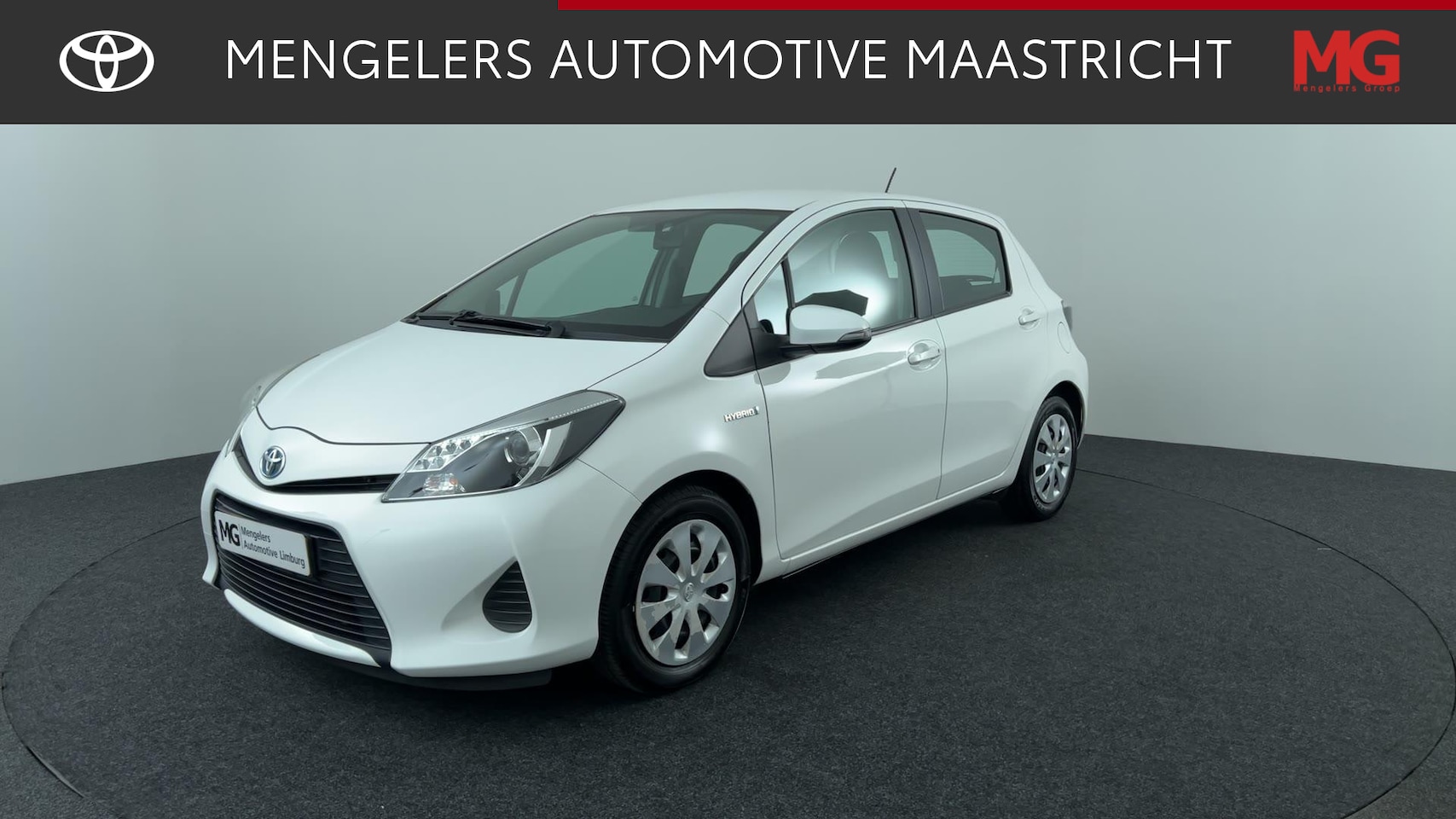 Toyota Yaris - 1.5 Full Hybrid Aspiration P.cam - Navi - AutoWereld.nl