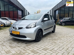 Toyota Aygo - 1.0-12V + Automaat Elek pakket Weinig Kms