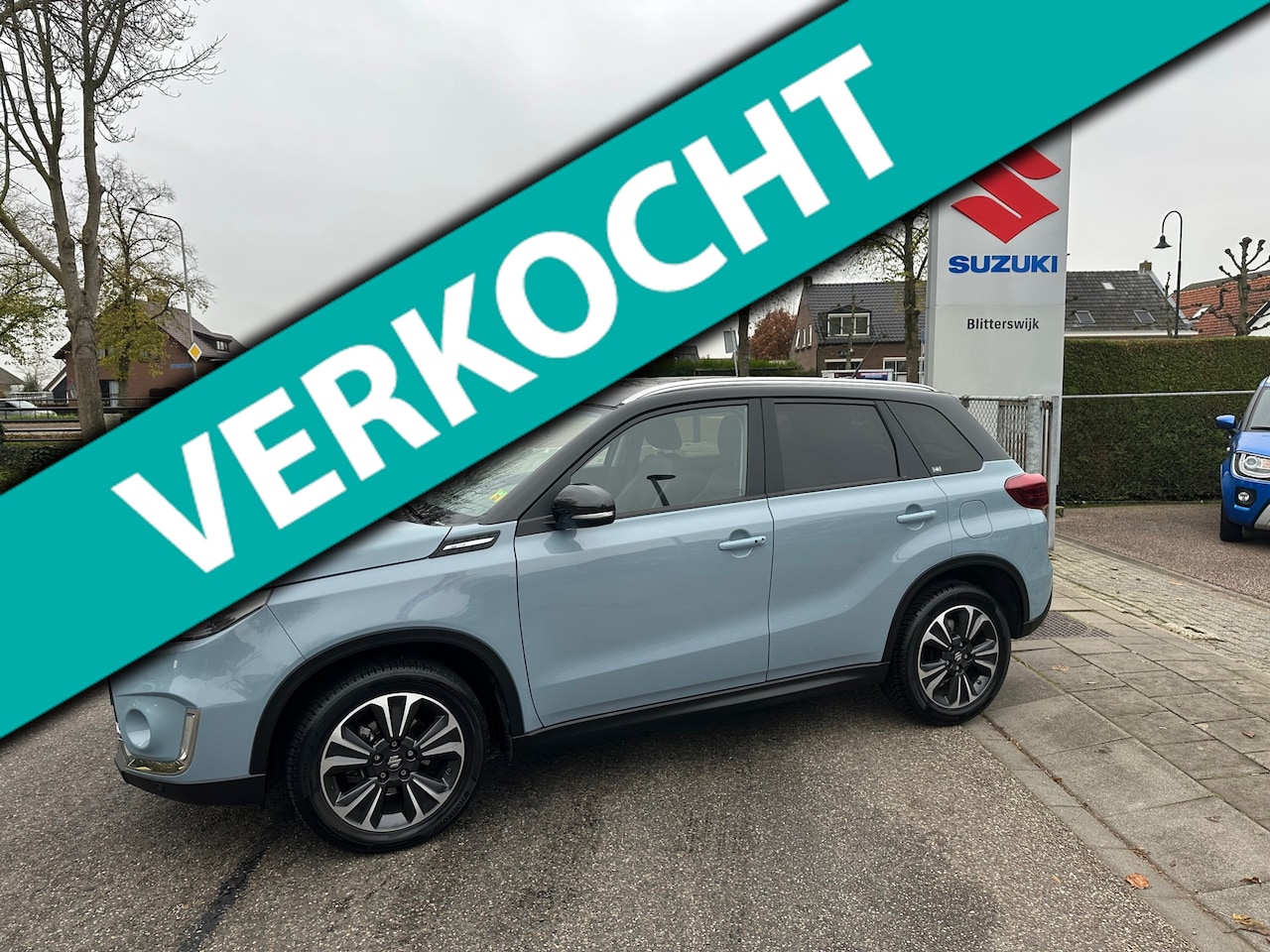 Suzuki Vitara - 112 pk Boosterjet Stijl // Trekhaak // Door ons onderhouden // All-season banden // Pano / - AutoWereld.nl