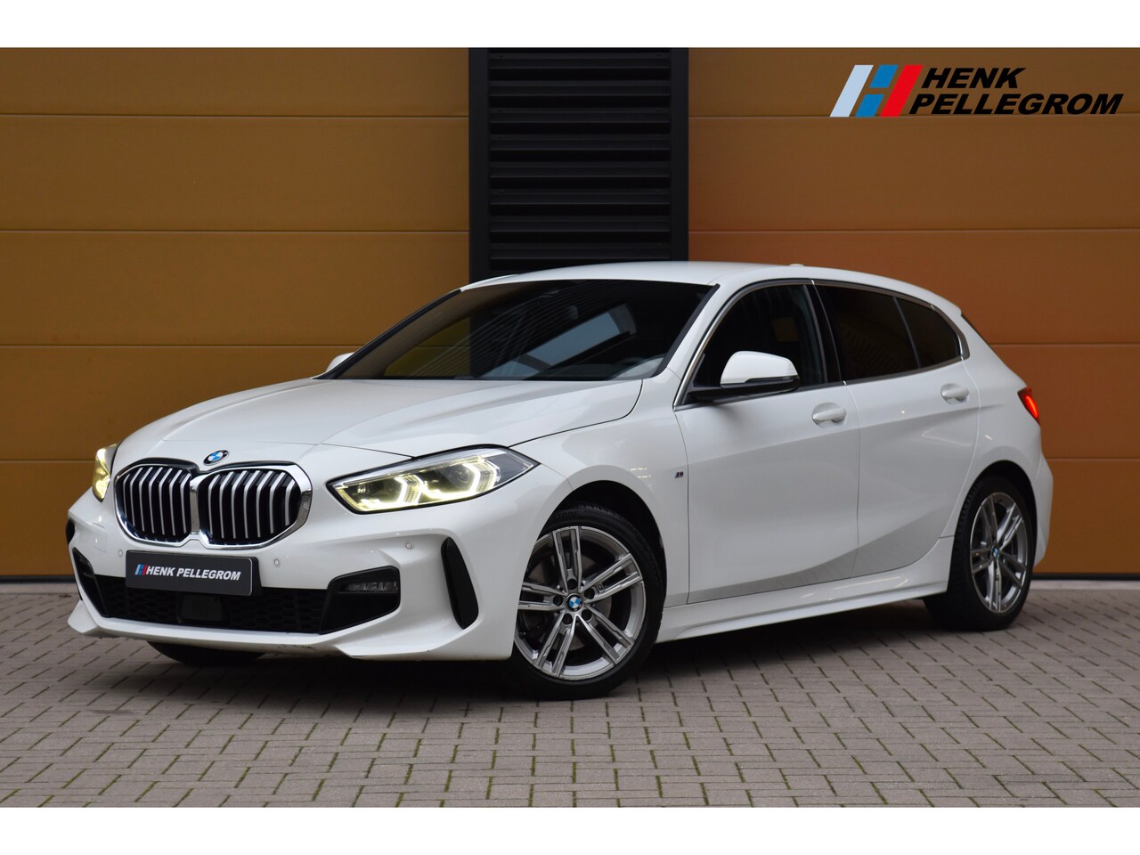 BMW 1-serie - 118i Executive Edition * M Sportpakket * Harman Kardon * Keyless entry * LED * ACC * - AutoWereld.nl