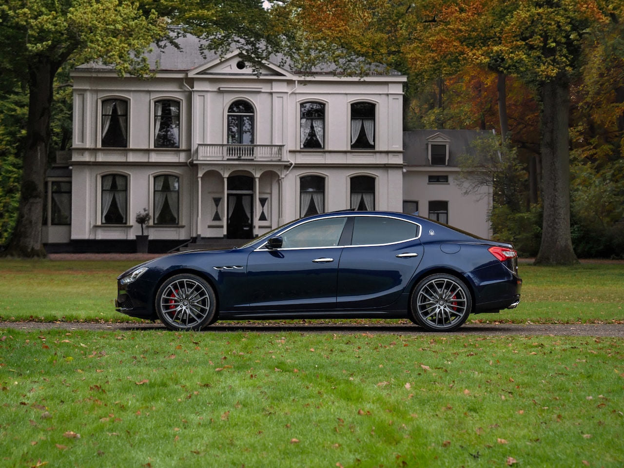 Maserati Ghibli - 3.0 S Q4 | Schuif-/kanteldak | Harman/Kardon | Carbon interior | 360 cam | NL-auto - AutoWereld.nl