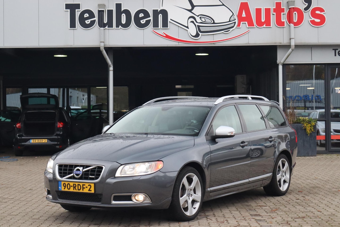 Volvo V70 - 2.0T R-Edition Navigatie, Camera, Trekhaak, Lederen interieur, Stoelverwarming, Cruise con - AutoWereld.nl