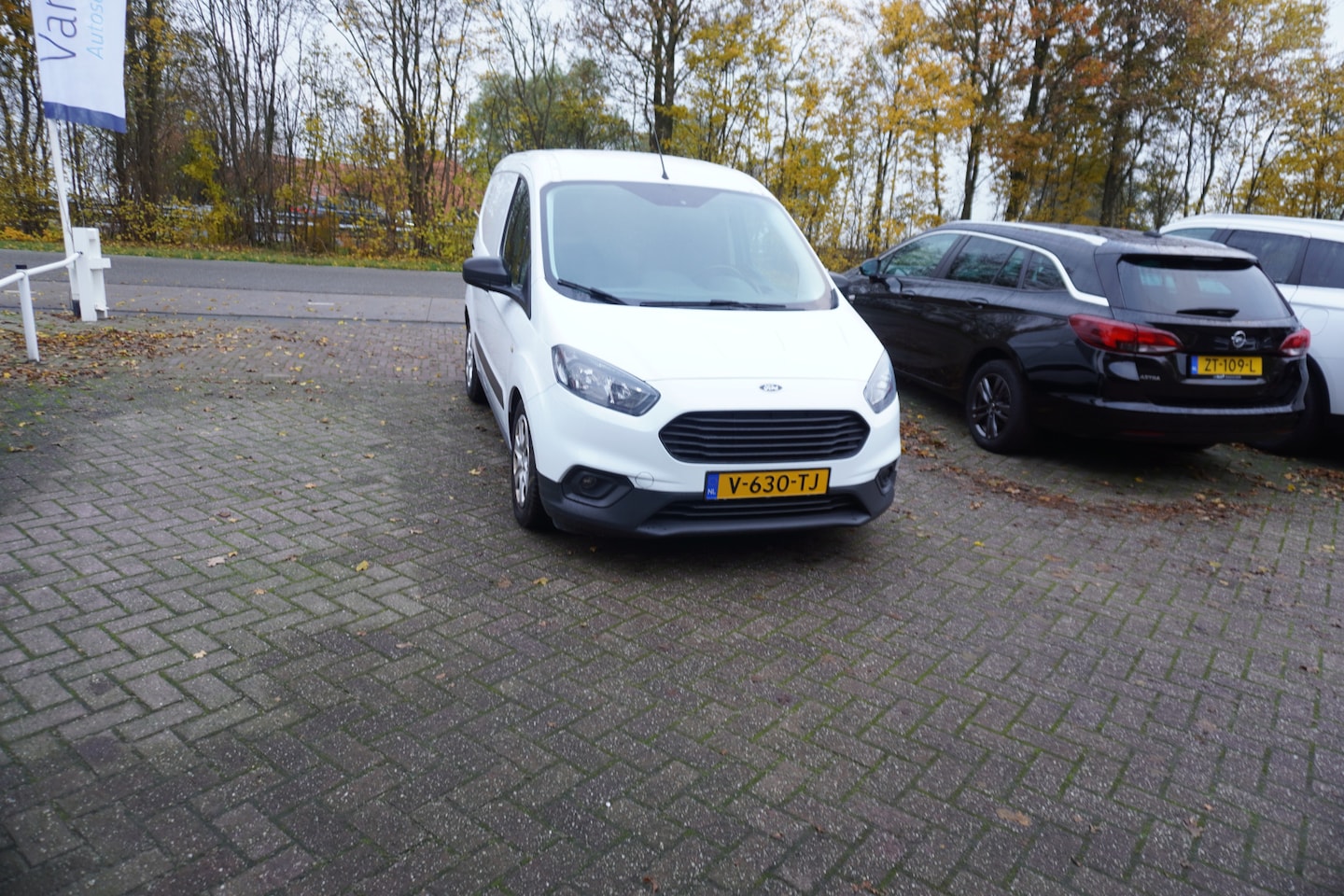 Ford Transit Courier - 1.5 TDCI Trend EU 6 TREKHAAK CRUISE CARPLAY NAVI - AutoWereld.nl