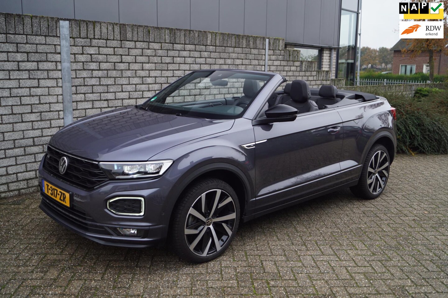 Volkswagen T-Roc Cabrio - 1.5 TSI R-Line Autom Vol Leder Sportst Stoel/Stuur Verw Navi Camera Clima Adaptieve Cruise - AutoWereld.nl